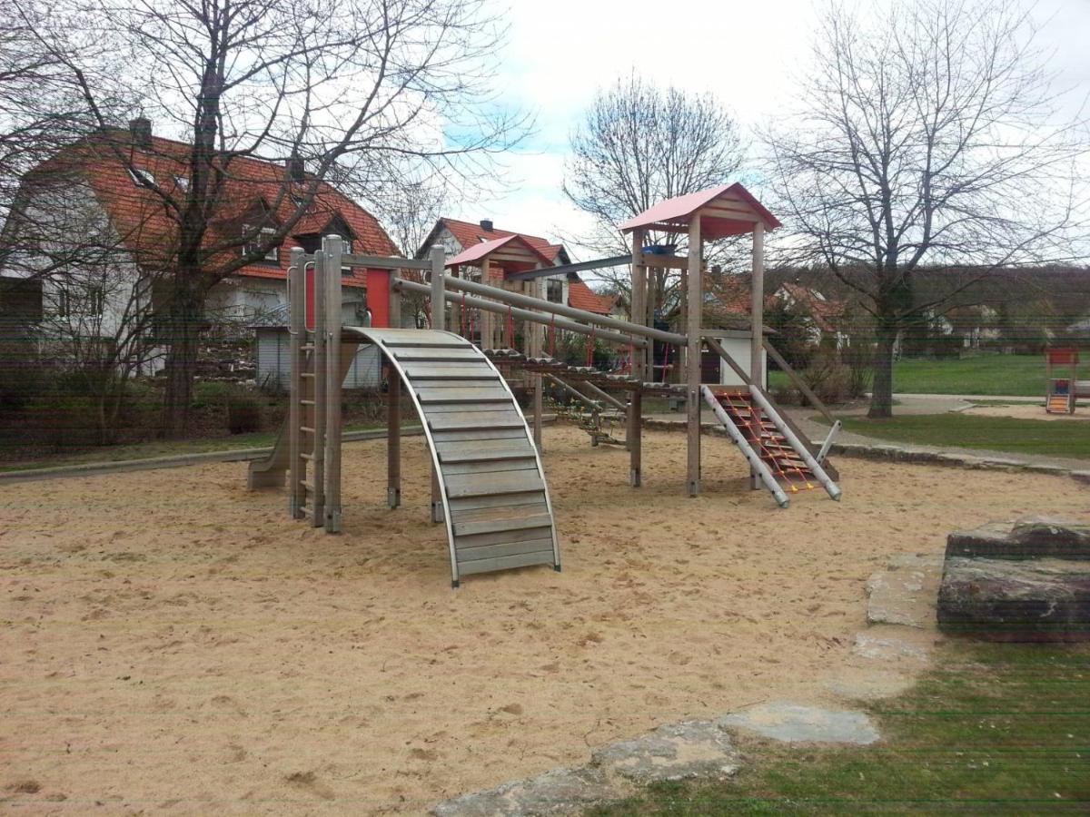 Ferienwohnung Lichtdurchflutetes Zimmer - Marienberg Waldbuttelbrunn Exterior foto